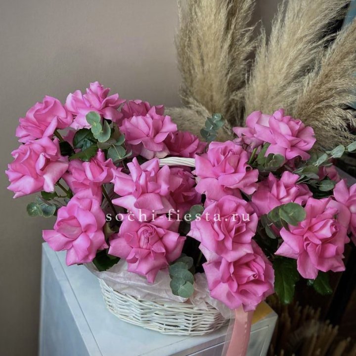 25 роз в цветочной корзине Пинк в Челябинске