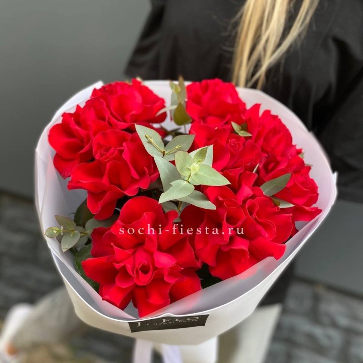 9 Красных французских роз в Челябинске