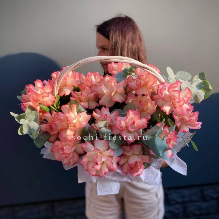 25 Французских роз Джумилия в корзине в Челябинске