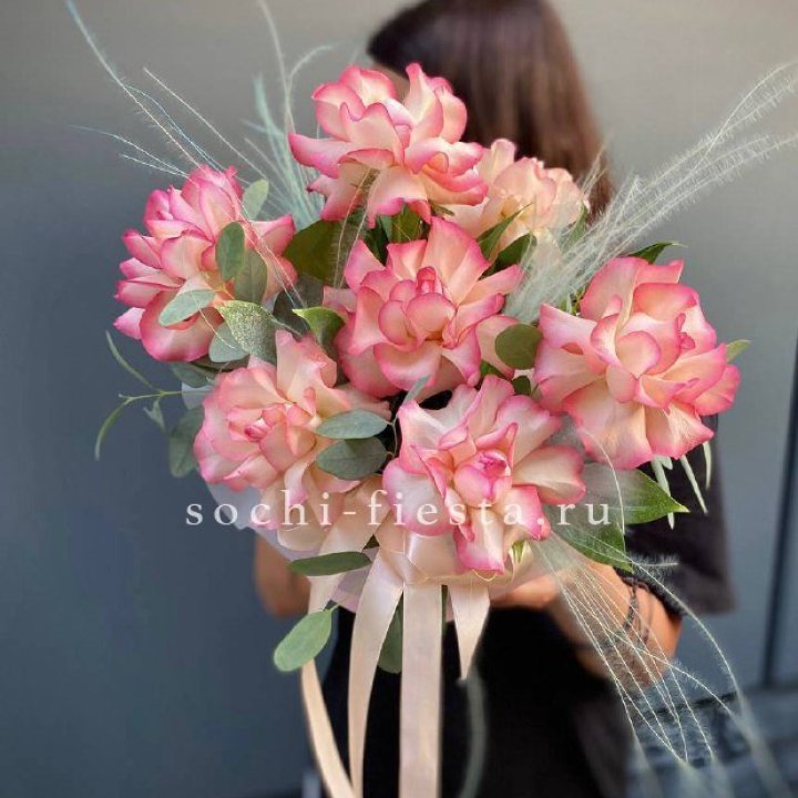 9 Французских роз Джумилия в боксе в Челябинске