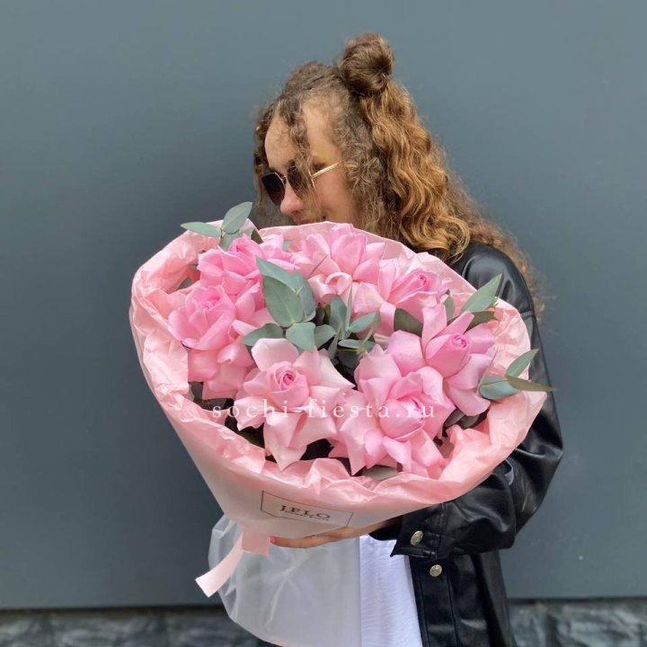 7 розовых роз в Челябинске