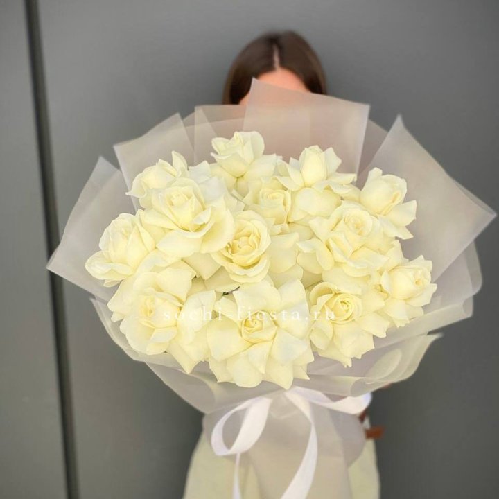 13 белых роз в Челябинске