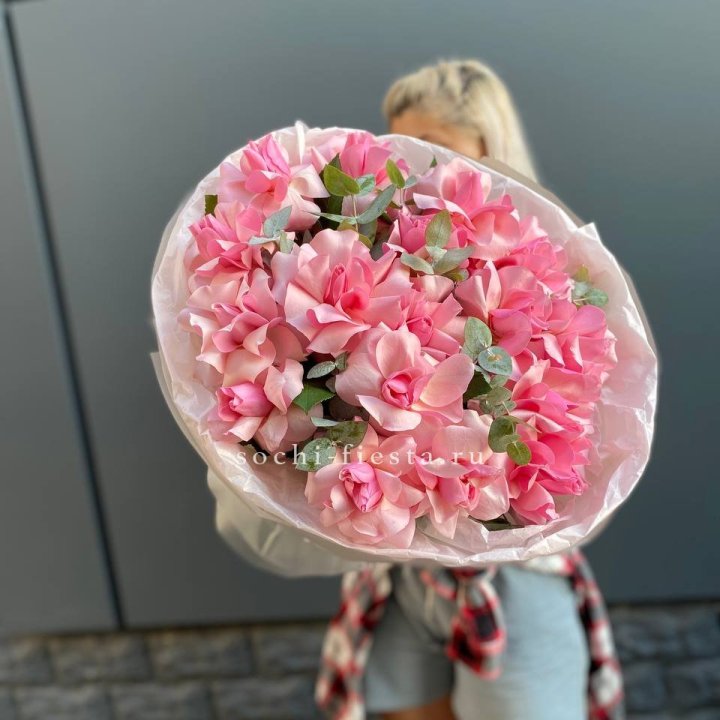 17 розовых роз в Челябинске