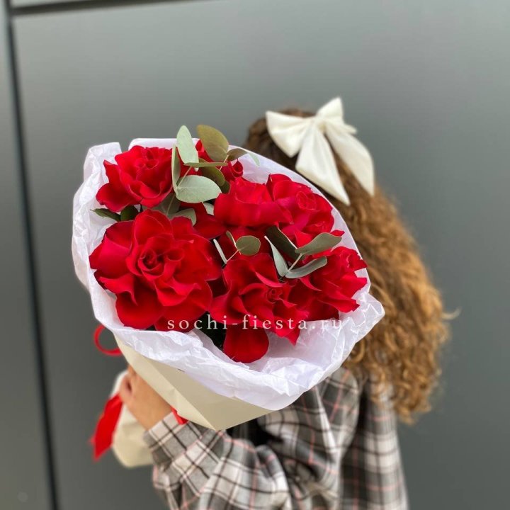 7 красных французских роз в Челябинске