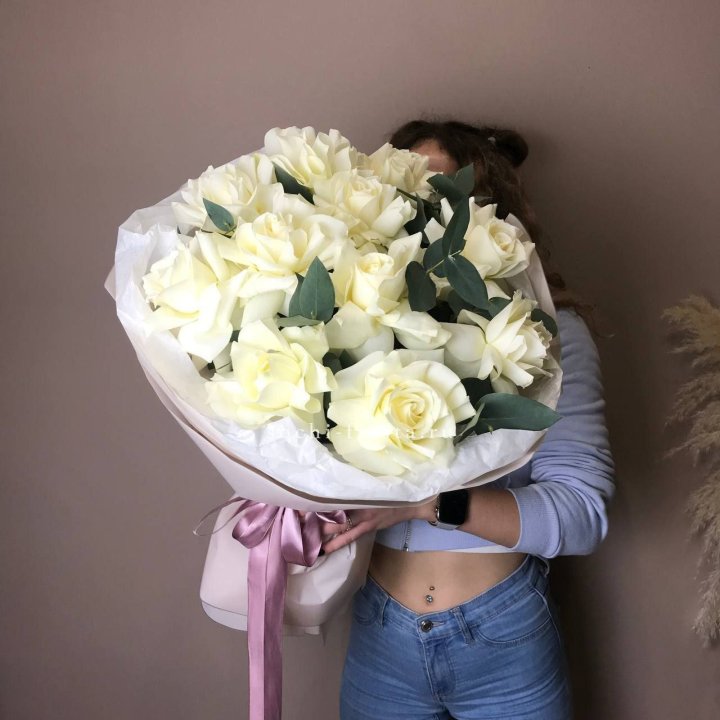 11 Белых французских роз "Вайт найс" в Челябинске