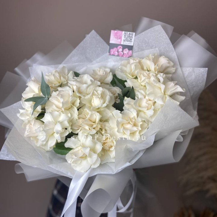 21 французских роз с эвкалиптом в Челябинске