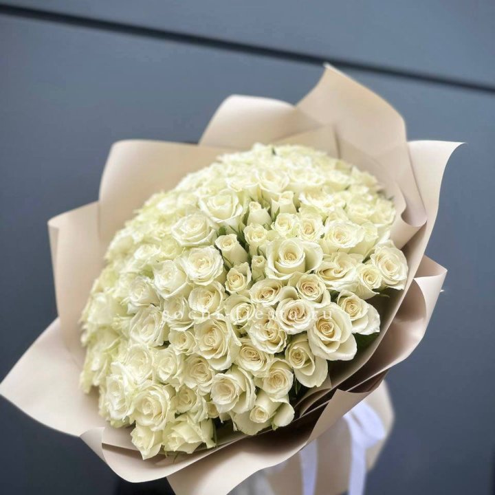 101 белая роза Атена в Челябинске