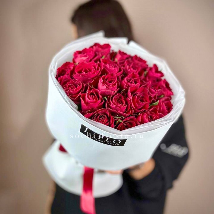 Букет красных роз мадам ред в Челябинске