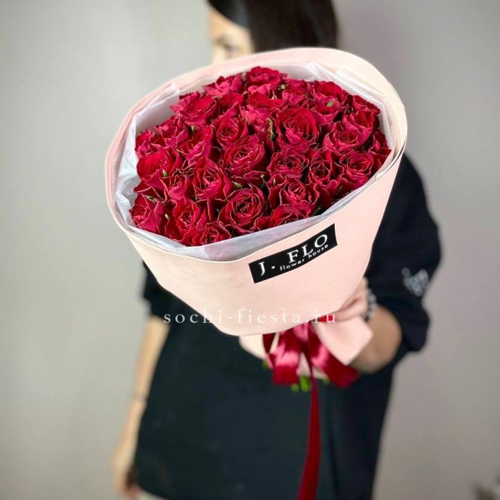 35 кенийских роз в Челябинске