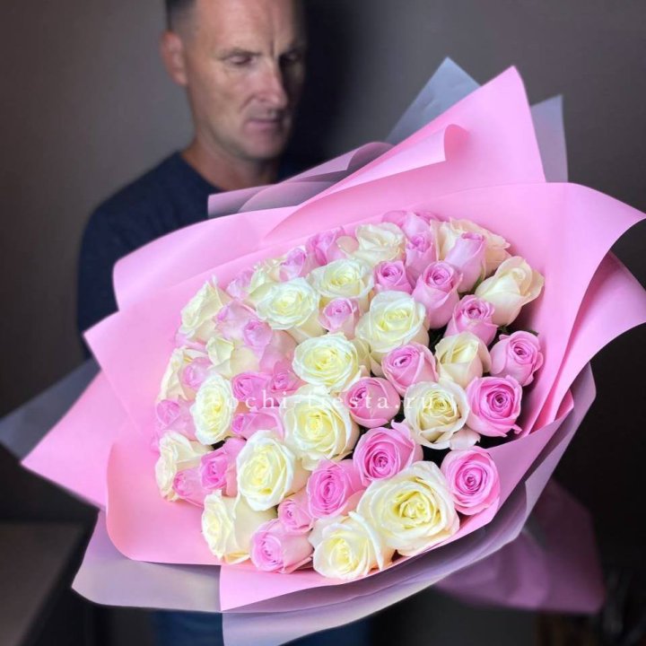 51 белых и розовых роз в Челябинске