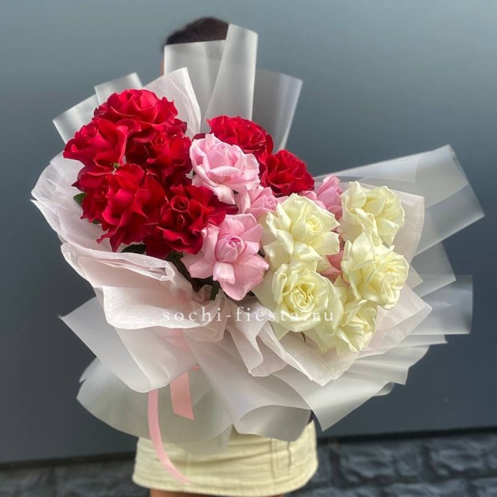 Микс из 17 роз в Челябинске