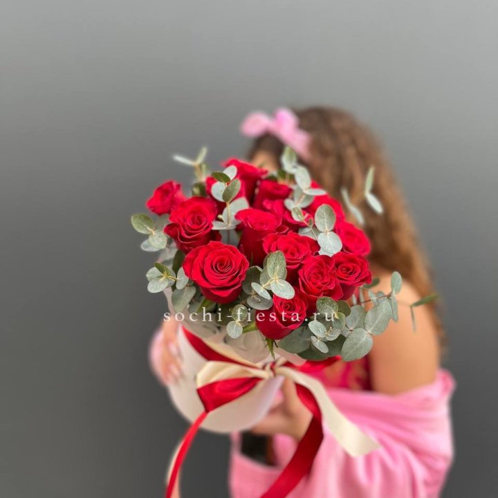 15 Красных роз в боксе №2 в Челябинске