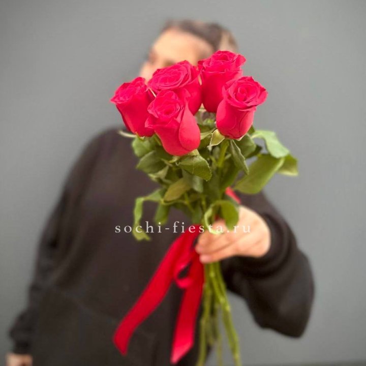 Букет 5 красных роз  в Челябинске