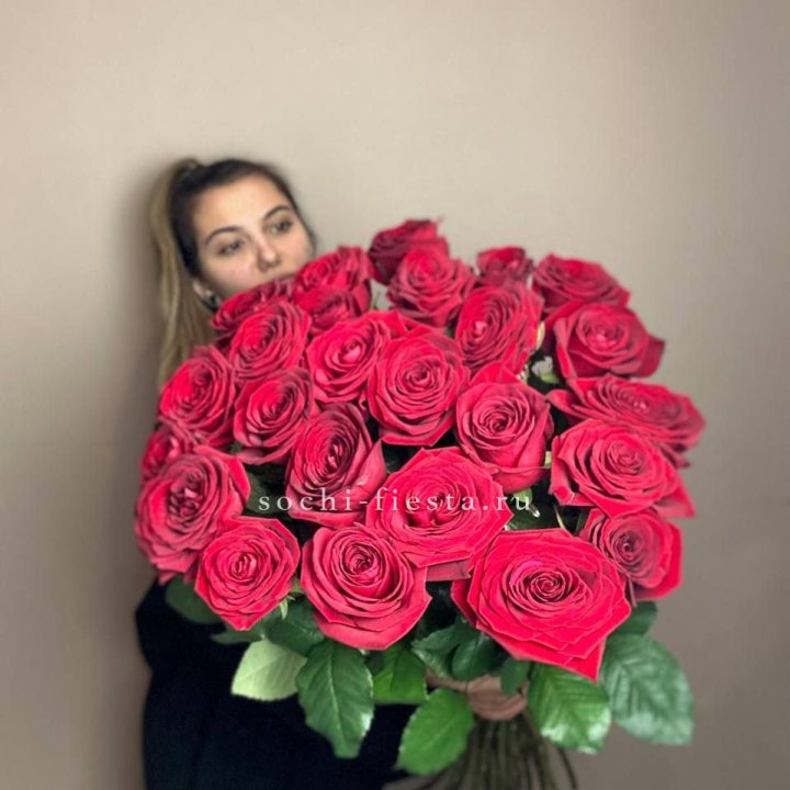 25 высоких роз в Челябинске
