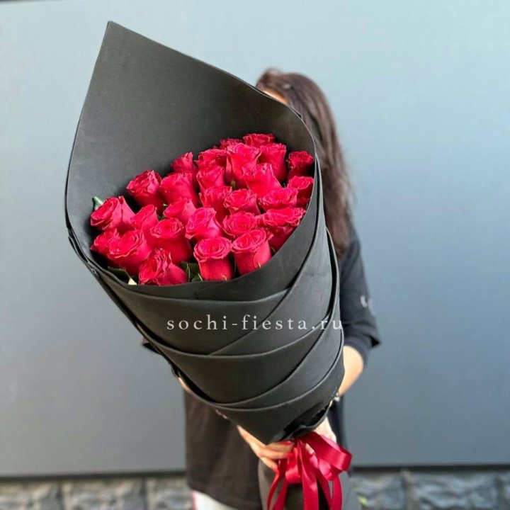 25 высоких красных роз в Челябинске