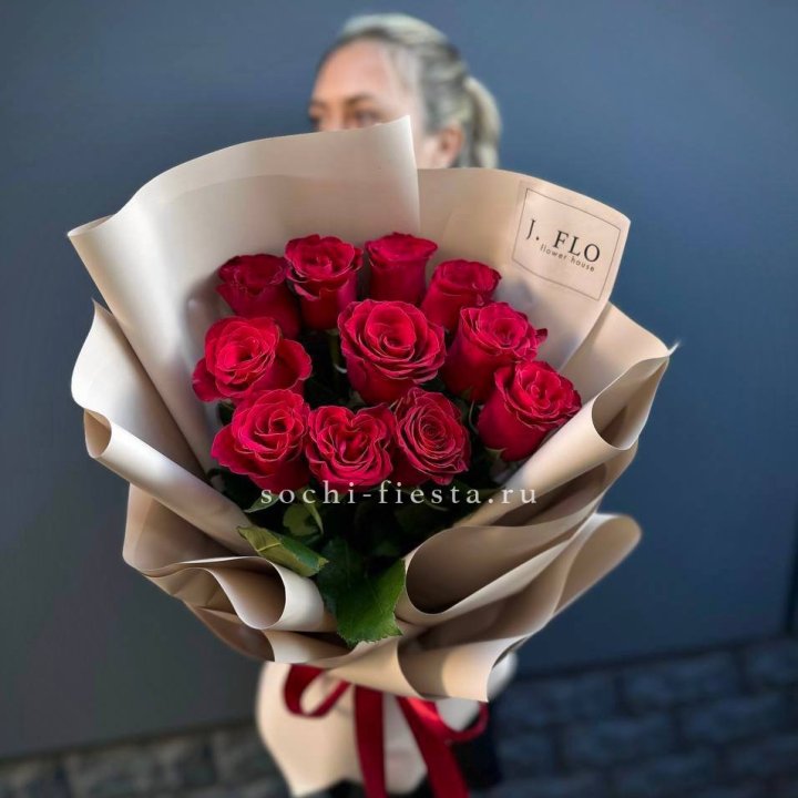 Букет красных роз "Наоми" в Челябинске