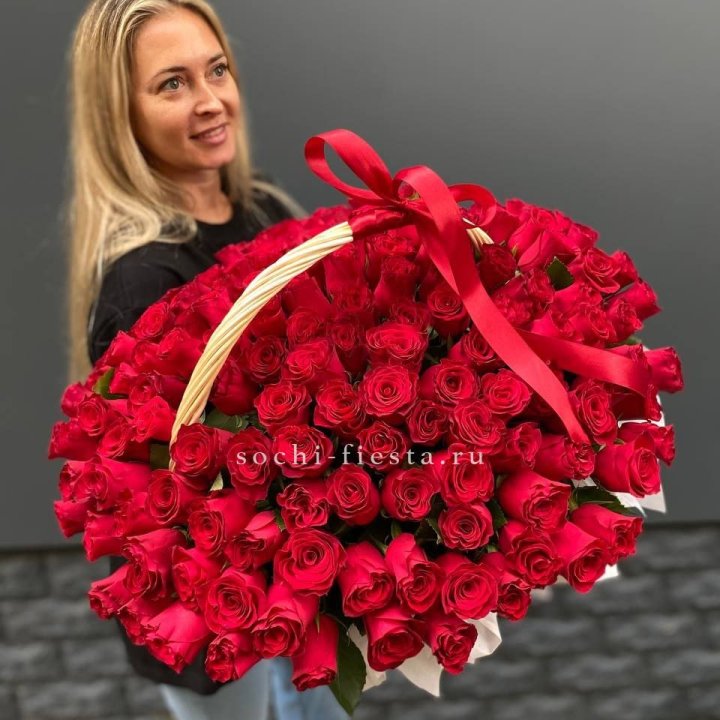 151 красная  роза в корзине в Челябинске