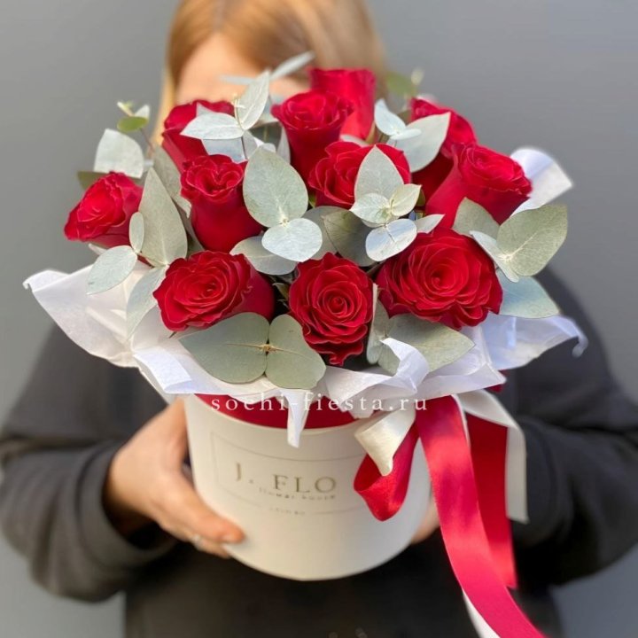 11 роз в шляпной коробке в Челябинске