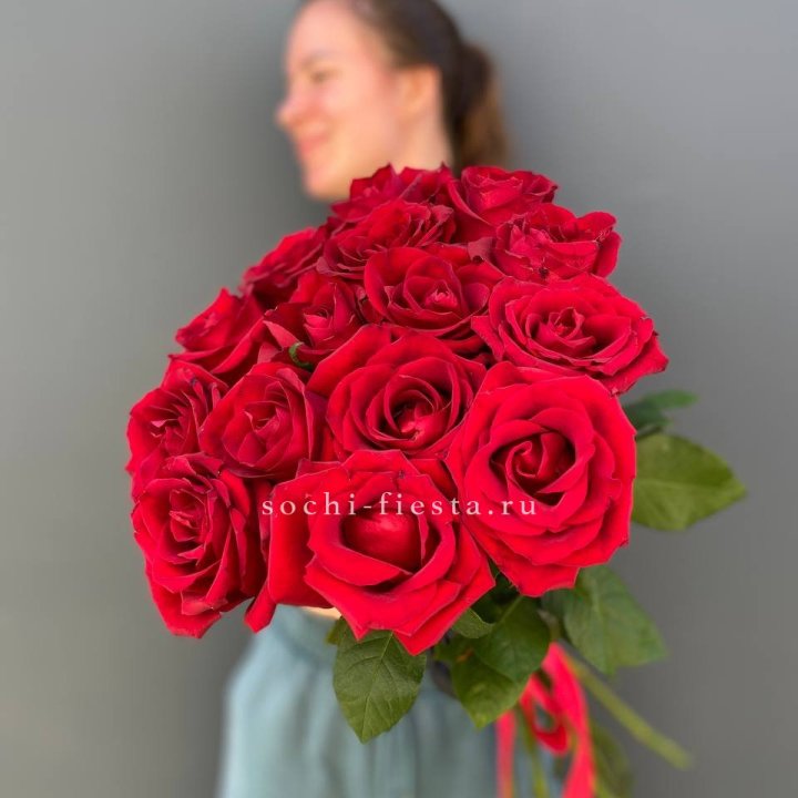 15 красных роз под ленту в Челябинске