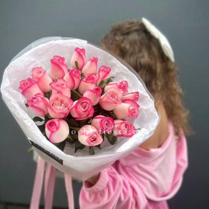 21 розовые розы Венди  в оформлении в Челябинске