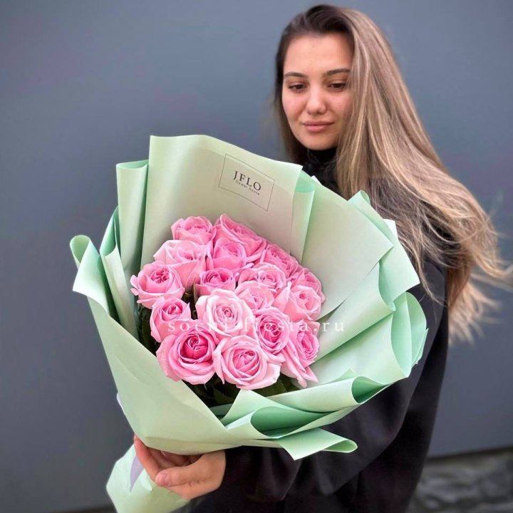 17 розовых роз в Челябинске