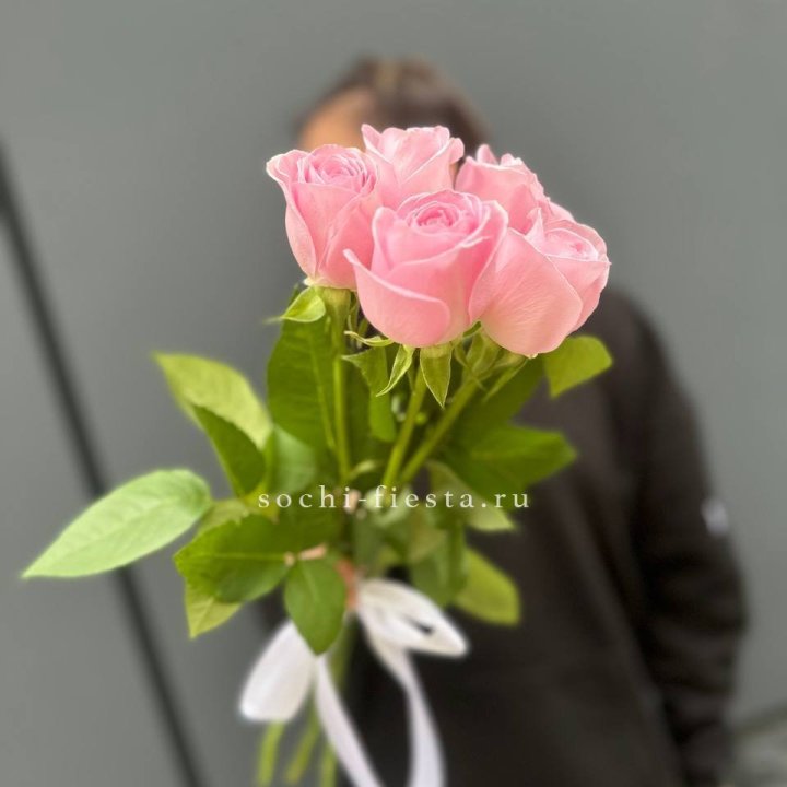 Букет 5 розовых роз  в Челябинске
