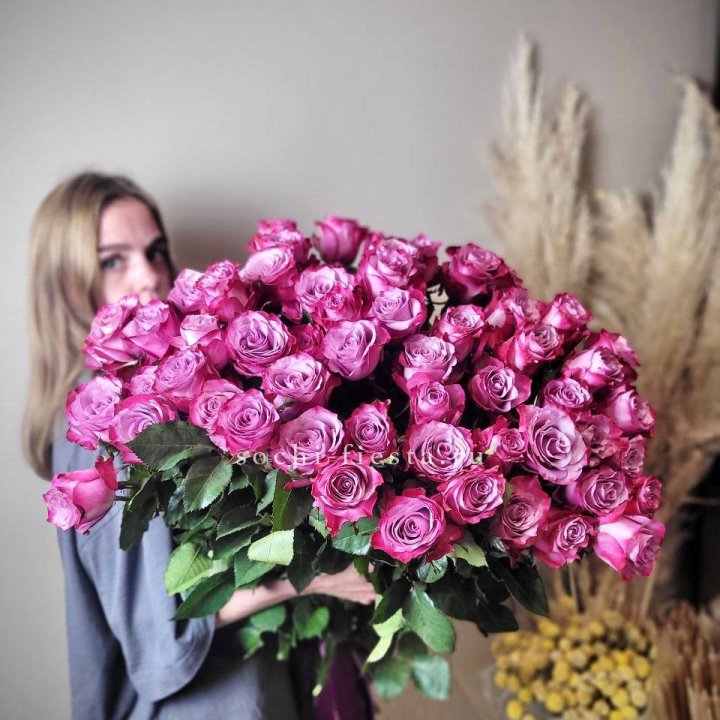 Охапка высоких роз Деп перпел в Челябинске