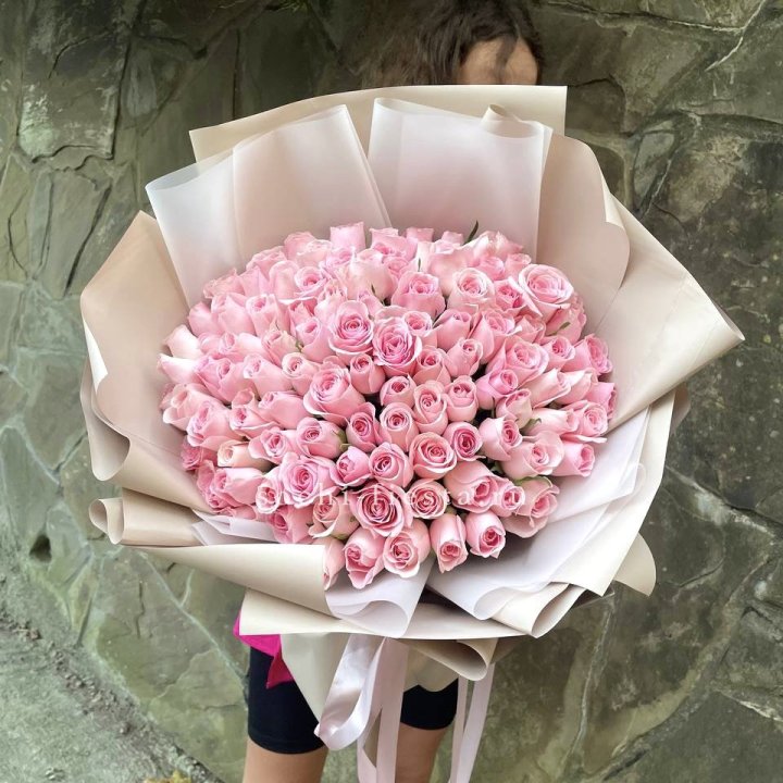 101 нежно-розовая роза Каролина  в Челябинске