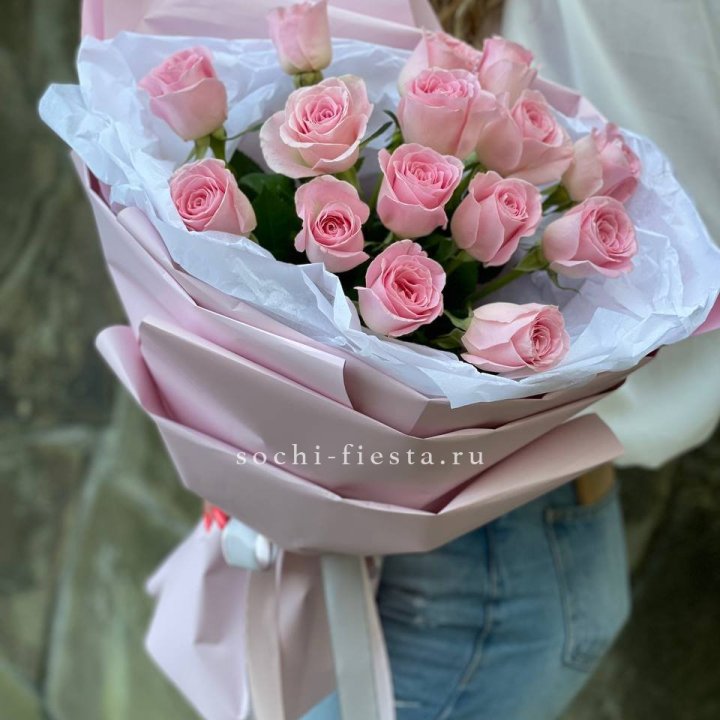 Розовые розы в авторском оформлении в Челябинске