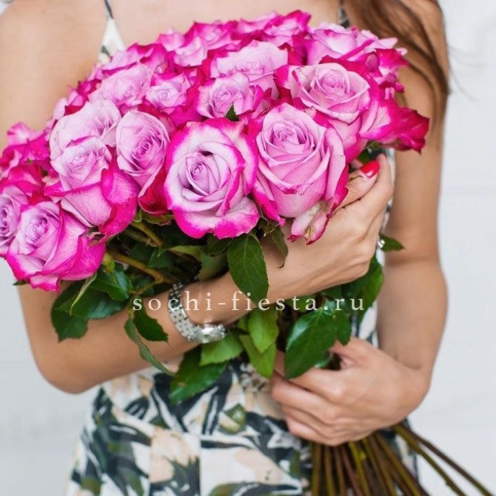 Букет высоких роз Ди перпел в Челябинске