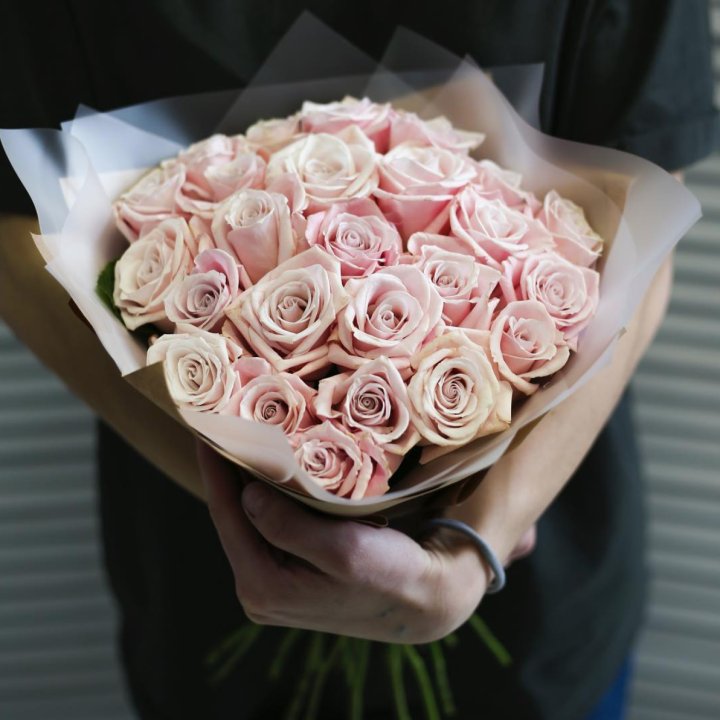 27 кремовых роз в Челябинске