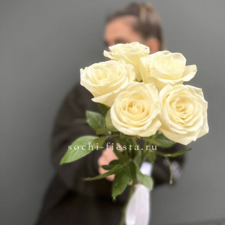 Букет 5 белых роз  в Челябинске