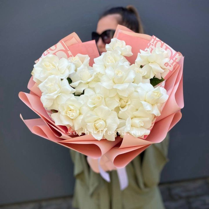 Белые розы "Аморе" в Челябинске