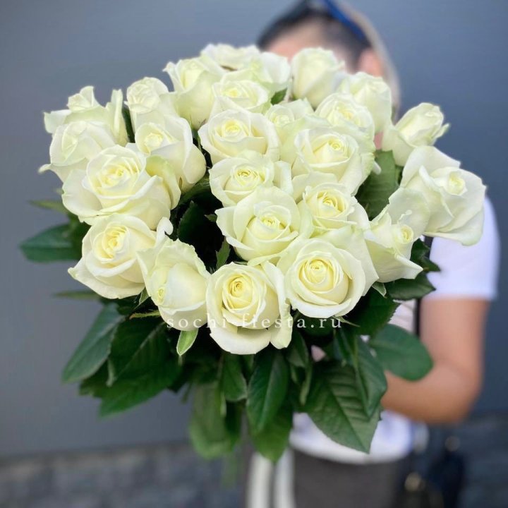 Голландские розы белые 25 в Челябинске