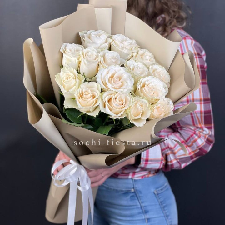 15 белых роз кофе в Челябинске