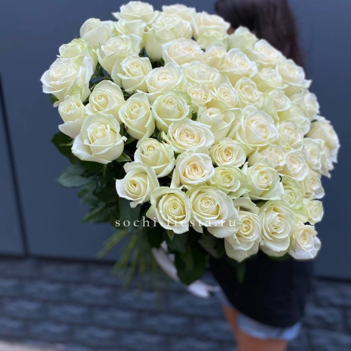 51 белоснежная высокая роза в Челябинске