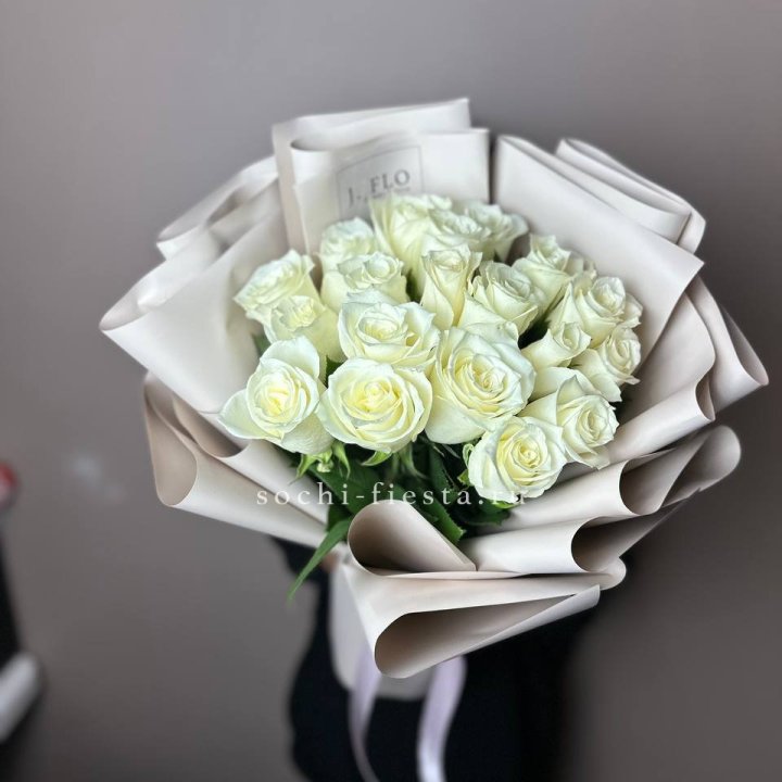 19 белых роз  в Челябинске