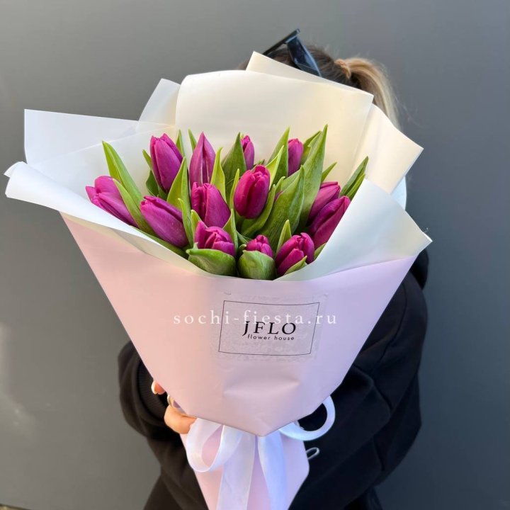 15 пурпурных тюльпанов в Челябинске