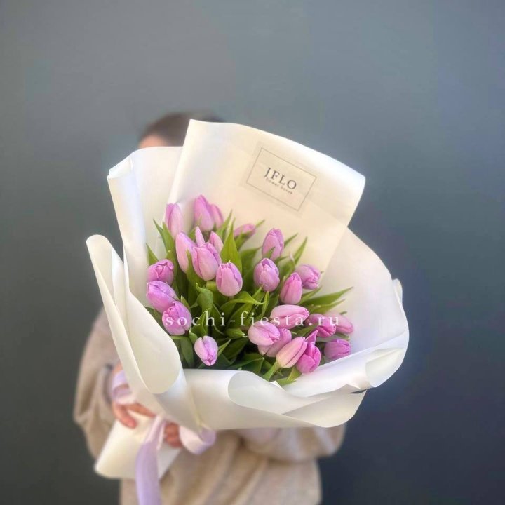 25 сиреневых тюльпанов в Челябинске