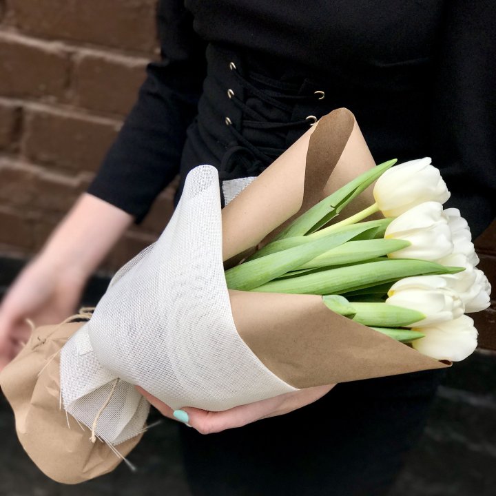 Букет белых тюльпанов в Челябинске